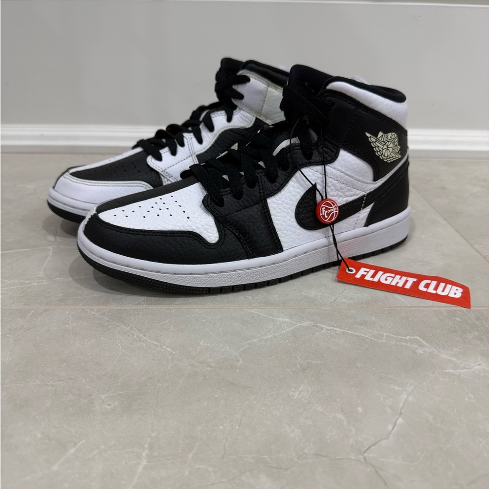 Women’s Air Jordan 1 Mid “Black/White Split